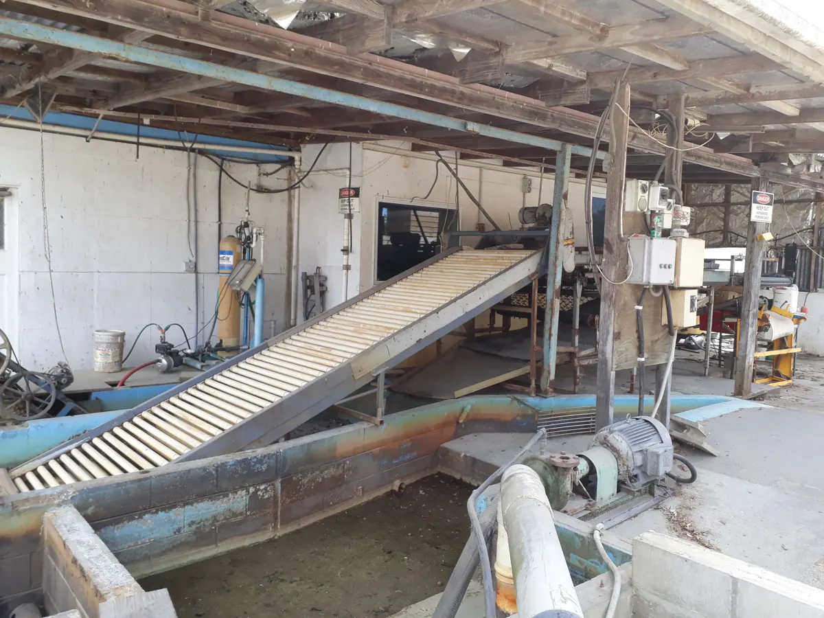 Workshop conveyor installation line with multiple conveyor beds