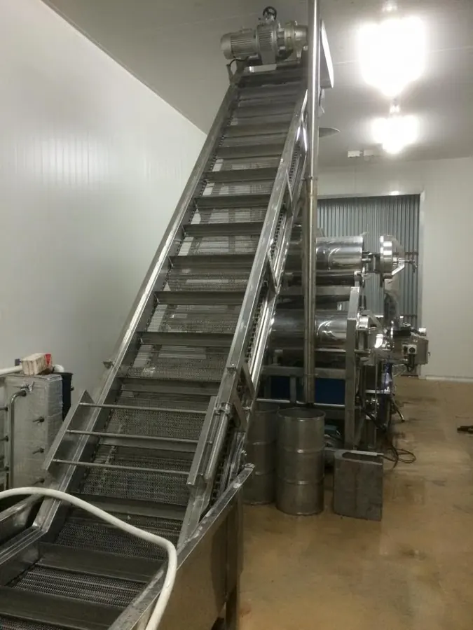 Detailed view of an inclined conveyor for service checks